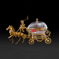 Salon européen Chariot de cerf en cuivre Boîte en cristal de luxe Maison américaine Cheminée Porche Cave à vin Décoration