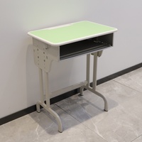 Ensemble de bureaux et de chaises réglables en contreplaqué durables et respectueux de l'environnement pour les salles de classe des écoles primaires et secondaires modernes