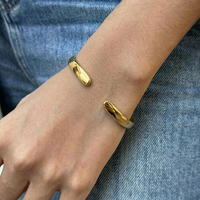 X&L Bracelets ouverts minimalistes en acier inoxydable de haute qualité, forme C lisse, plaqués or 18 carats, bijoux quotidiens, cadeaux, vente en gros