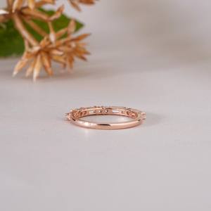 Bague élégante en or rose avec cristal baguette pour femmes, bague moderne en pierre pour mariage, fête, usage quotidien, cadeau - Product Image 4