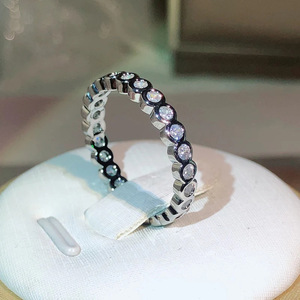 Anello Minimalista Rotondo alla Moda, Design Elegante e Semplice, Accessorio Impilabile per Uso Quotidiano da Donna, Stile Moderno - Product Image 2