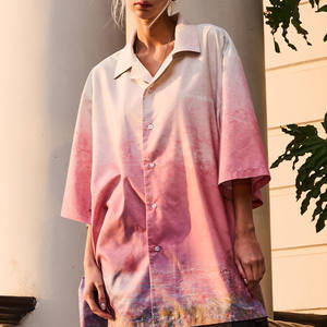 Ropa de calle de tendencia de verano para hombre camisa rosa de satén de manga corta con estampado de pintura al óleo de dibujos animados sueltos de media manga - Product Image 5