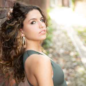 Boucles d'oreilles élégantes en résine et en bois, bijoux légers faits à la main, inspirés de la nature, pièces de caractère parfaites pour le quotidien ou les fêtes - Product Image 5