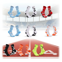 Chaussettes de basket-ball pour hommes personnalisées, à manches longues, pratiques pour l'entraînement, respirantes, antibactériennes, avec logo rayé, design tricoté