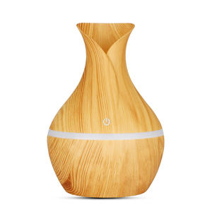 Humidificador de madera con forma de florero de 300 ml, difusor de aroma con alimentación USB para uso doméstico - Product Image 1
