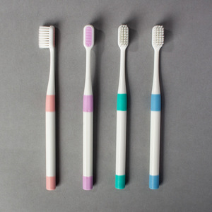 Brosses à dents manuelles pour adultes à poils souples avec manche transparent en PP sur mesure pour usage domestique S 206 - Product Image 1