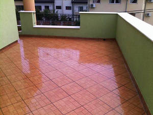 Revêtement imperméable transparent polyaspartique/polyurée avec technologie de réparation invisible pour terrasses et salles de bain en carrelage - Product Image 2