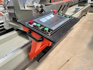 Scie à double tête CNC YBKE 380V 6KW pour fenêtres et portes en aluminium, haute précision, longueur de coupe 370-4200mm - Product Image 6