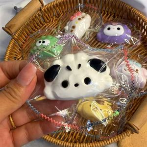 ของเล่นบีบซิลิโคนรูปสัตว์จิ๋ว เนื้อครีมเหนียวหนึบ นุ่มนิ่ม บรรเทาความวิตกกังวล ของขวัญสำหรับเด็กและผู้ใหญ่ สนุกสนานบนโต๊ะทำงาน - Product Image 1