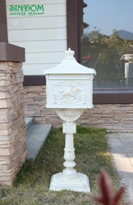 صندوق بريد أحمر من الألومنيوم المصبوب بتصميم عتيق مع قفل للخارج - Product Image 6