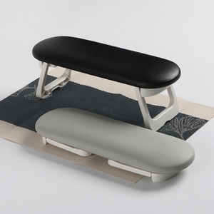 Coussin de manucure portable et pliable en plusieurs couleurs pour les tables de manucure des salons de beauté - Product Image 3