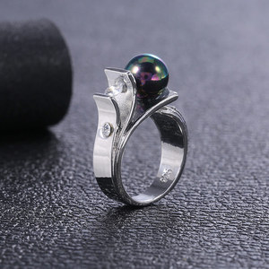 Nuovi anelli decorativi creativi con zirconi e perle verdi imitazione conchiglia, versatili per donne, ideali per proposte e cerimonie. - Product Image 3
