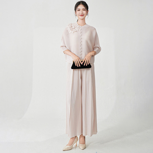 Vêtements en gros Ensemble de mode pour femmes Haut et pantalon décontractés extensibles de créateur Ensemble deux pièces plissé Miyake - Product Image 5