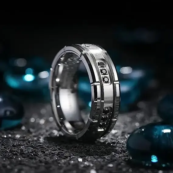 Venta al por mayor personalizado 8mm de acero de carburo de tungsteno incrustaciones de piedra CZ chapado en oro 18K mate anillos de boda conjunto de pareja