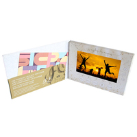 Dépliant vidéo de carte de vœux LCD à couverture rigide pour boîte vidéo publicitaire pour la promotion de cadeaux.