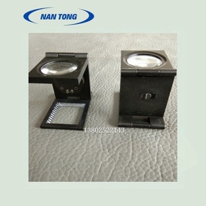 Loupe pliante Nantong 75 mm avec lentille acrylique et lumière LED pour salle d'impression - Product Image 1