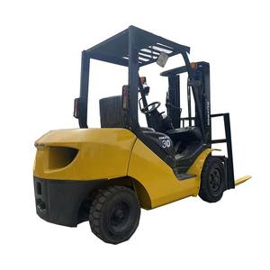 Chariot élévateur diesel Komatsu 17e génération 3 tonnes en option double siège à suspension Wide Vision Top Choice pour le matériel de construction d'occasion - Product Image 1