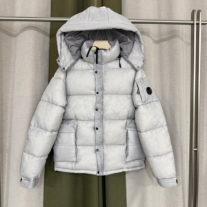 Veste d'hiver matelassée en coton avec capuche amovible pour homme, coupe-vent, chaude, décontractée, avec décorations rondes sur les manches, disponible en trois couleurs unies - Product Image 2
