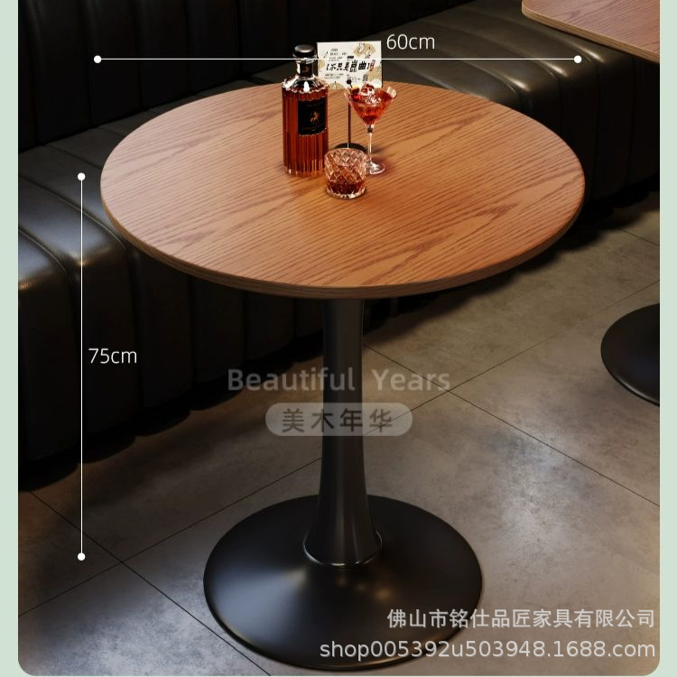 Tavolo rotondo con gambe svasate in impiallacciatura diametro 60