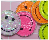 Patch d'expression emoj couleur néon petite taille sourire visage fer personnalisé sur sequin dessin animé enfants patchs de broderie pour T-shirts