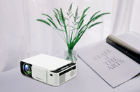 Nouvelle Arrivée 2024 : Vidéoprojecteur Intelligent Pico à Courte Focale Mini LED T5 avec Luminosité de 100 ANSI pour Usage Domestique