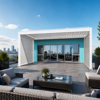 Pergola de jardin moderne imperméable avec toit à lames orientables télécommandées, système bioclimatique en aluminium pour l'ombrage des terrasses arrière-cour