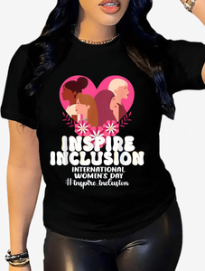 T-Shirt da Donna 'Inspire Inclusion' con Collo Tondo e Maniche Corte, per la Giornata Internazionale della Donna, in Tessuto di Poliestere Lavorato a Maglia, Vestibilità Regolare - Product Image 1