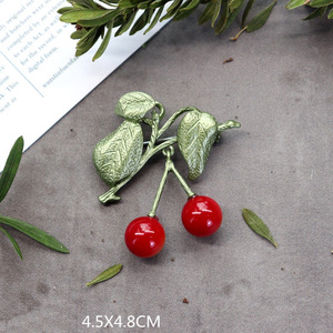 Pin Enamel Tanaman Hijau Buatan Tangan Kreatif dan Indah, Corsage Wanita, Pin Mutiara Retro, Aksesoris Mantel, Perhiasan - Product Image 5