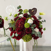 Set Bunga Artifisial Burgundy, Mawar Merah Tua & Eucalyptus, Sempurna untuk Dekorasi Meja & Lorong Pernikahan.