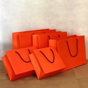 Bolsa de Cartón Kraft con Asas de Cuerda y Logotipo Impreso en Offset para Empaque de Tiendas de Ropa y Calzado - Product Image 2