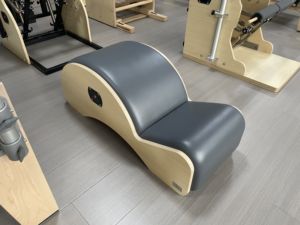 Corrector de Columna de Madera Personalizado con Acabado en Cuero para Pilates, Equipo de Entrenamiento de Yoga y Pilates, Suministro Directo de Fábrica - Product Image 6