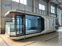 Maison capsule spatiale avec balcon, verrière panoramique, mini-maison préfabriquée pour location Airbnb Superhost