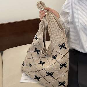 Bolso Tote de Gran Capacidad para Mujer, Nuevo Modelo 2025, Tejido con Lazo, Cierre Abierto y Forro de Poliéster - Product Image 3