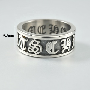 <span class=keywords><strong>Anello</strong></span> da Pollice Vintage per Donna in Acciaio Inossidabile 316L Placcato Nero con Design del Mantra a Sei Caratteri in Sanscrita - Product Image 2