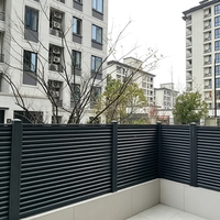 Clôture verticale en aluminium à lames, directement de l'usine, clôture métallique moderne pour l'intimité, clôture en aluminium noir pour jardin et villa