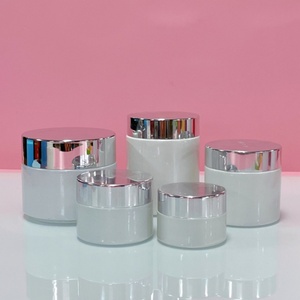 บรรจุภัณฑ์กระปุกเครื่องสำอาง 20 กรัม 25 กรัม 30 กรัม 50 กรัม 60 กรัม 1 ออนซ์ 100 กรัม กระปุกครีมแก้วสีขาวมุกหรูหรา ฝาสีเงินสีทอง - Product Image 5