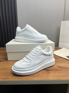 Chaussures en cuir décontractées rétro pour hommes, avec coussinets amortissants, adaptées à la marche et à la course en toutes saisons. - Product Image 4