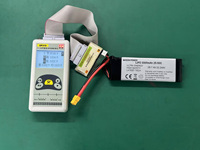 بطارية ليثيوم خفيفة الوزن للغاية قابلة للتخصيص 2S 7.4V 3000mAh 60C مع علبة صلبة لمركبات التحكم عن بعد (RC) مثل السيارات والشاحنات والدبابات وطائرات FPV