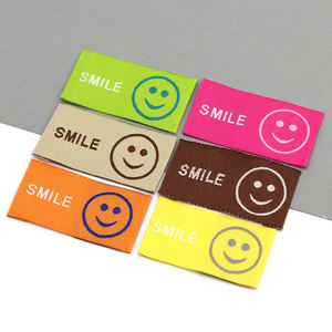 Etiquetas tejidas de satén de Damasco de alta densidad personalizadas Etiquetas de <span class=keywords><strong>cinta</strong></span> de seda de marca de Empresa de diseño de moda Etiquetas de <span class=keywords><strong>ropa</strong></span> al por mayor - Product Image 6