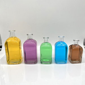 Ensemble de bouteilles en verre transparentes carrées de 250 ml, 350 ml, 400 ml, 520 ml, 680 ml avec <span class=keywords><strong>bouchon</strong></span> en polymère bois, vides <span class=keywords><strong>pour</strong></span> jus, lait et vin liquide - Product Image 6