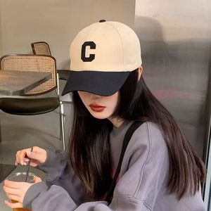 Casquette de baseball 6 panneaux en coton brodé avec lettres personnalisées, bicolore blanc, style sportif et formel, taille standard du fabricant, avec motif à nœuds - Product Image 3