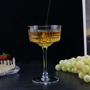 Copa de Cóctel Moderna de Cristal de 260 ml, Copa de Martini con Borde Acordonado, Copas con Tallo Margaret, Copas Únicas para Mezclar Bebidas para Bares, Restaurantes y Eventos - Product Image 2