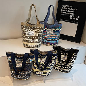 Sac en toile de grande capacité pour femmes Sac seau artistique de style <span class=keywords><strong>ethnique</strong></span> Sac à main ouvert en polyester imprimé <span class=keywords><strong>Panier</strong></span> à légumes <span class=keywords><strong>Panier</strong></span> - Product Image 4