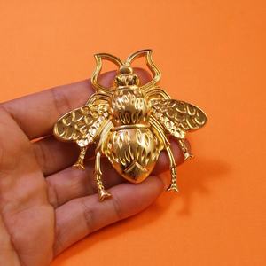 Maniglia Minimalista per Cassetti in Lega di Zinco Placcata Oro, Maniglia a Forma di Ape per Armadio e Porta, Foro Singolo - Product Image 1