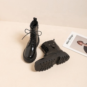 Botines de piel sintética para mujer, estilo otoñal, cómodos, negros, con cordones, de cuero vacuno, con cremallera, suela gruesa, transpirables, con forro de piel - Product Image 2