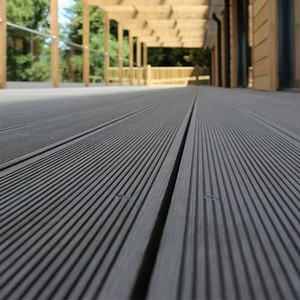 Planches de terrasse en composite bois-plastique (WPC) de haute qualité, imperméables, traditionnelles, durables, pour extérieur, avec section creuse ronde - Product Image 5