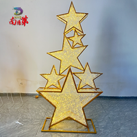 Riesiges 3D LED-Sternenlicht, Goldene Weihnachtsdekoration für Einkaufszentren & Außenbereiche, Große Beleuchtete Feiertagsdekoration, Weihnachtsmotiv
