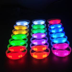 15色カスタムロゴサウンド & モーションアクティブLEDプラスチックパーティー用ブレスレット耐久性 & ポータブルLedリストバンド - Product Image 2