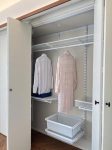 <span class=keywords><strong>Armario</strong></span> de Dormitorio Moderno y Minimalista con Puertas Plegables de Madera |   <span class=keywords><strong>Armario</strong></span> Shaker de Madera Contrachapada Blanca Elegante con Puertas Plegables de Acceso y Múltiples Capas - Product Image 6