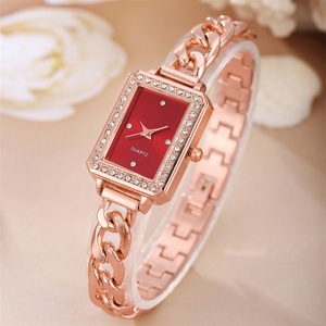 Nuevo Reloj de Pulsera para Mujer 2025, Diseño Cuadrado con Incrustaciones de Diamantes, Reloj de Cuarzo con Conjunto de Pulsera de Corazón - Product Image 2